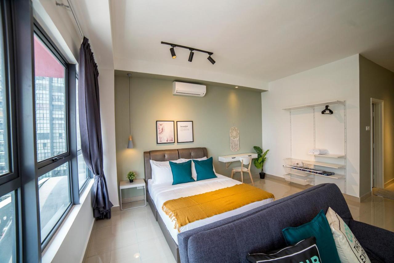 Arte Plus Klcc Designer Suites By Cobnb Куала Лумпур Екстериор снимка