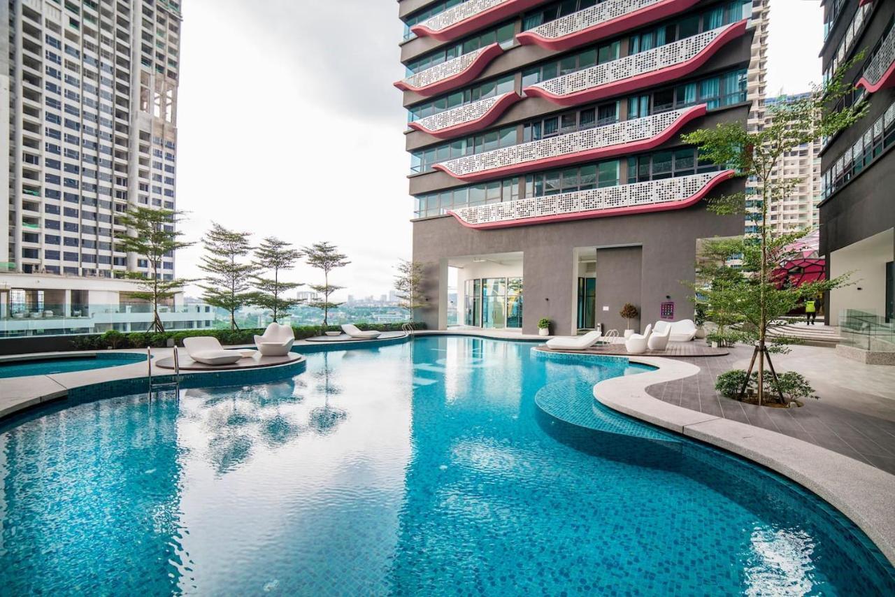 Arte Plus Klcc Designer Suites By Cobnb Куала Лумпур Екстериор снимка